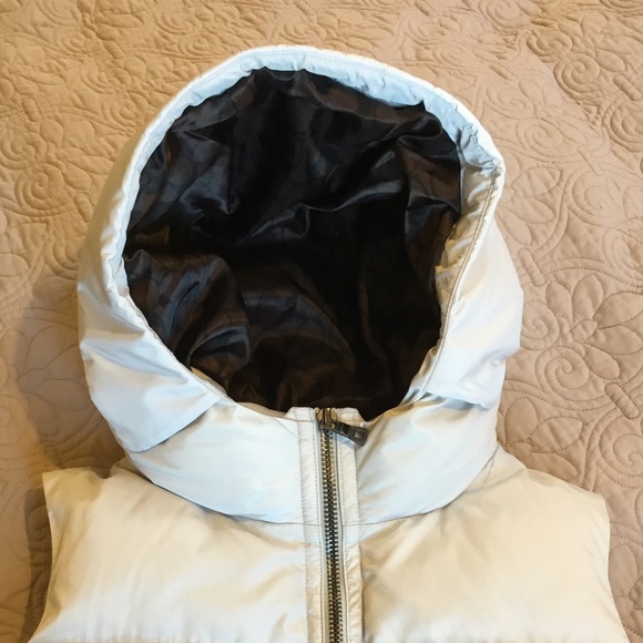 Coach Women’s Hooded Puffer Vest, size M, oyster color - Picture 9 of 11